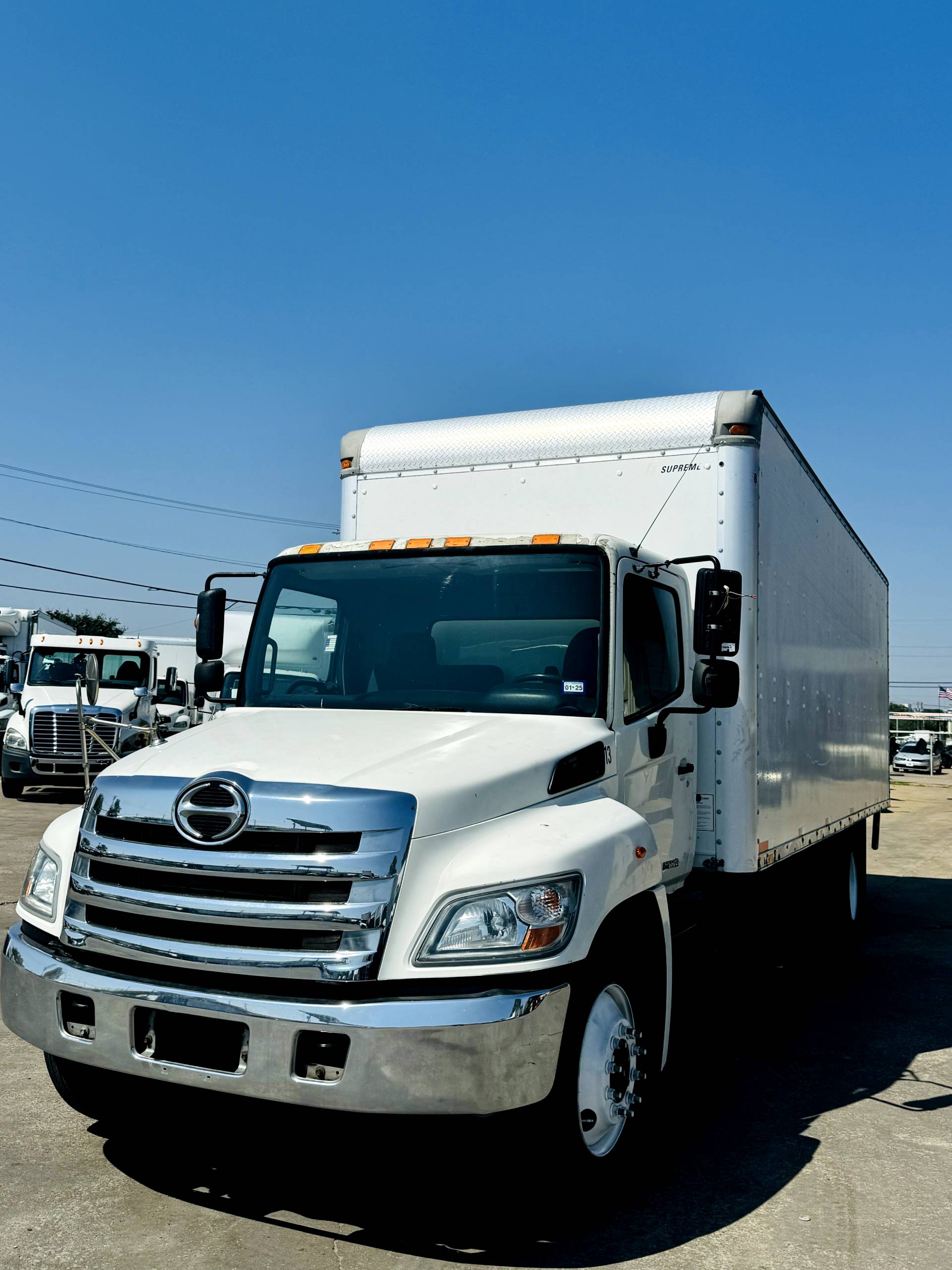 Choosing the Right Box Truck for Your Fleet: Comparing Freightliner, Hino, International, and Kenworth