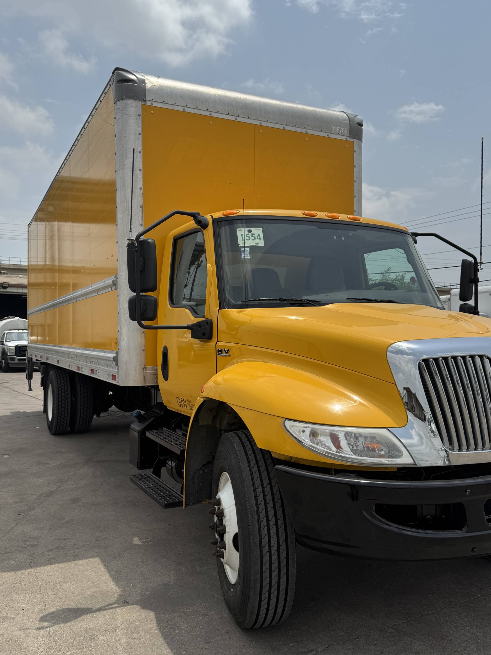 Comparing Box Truck Engines: Cummins, Hino, MaxxForce, and PACCAR - Which One Is Best for Your Truck?